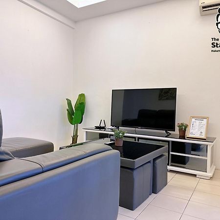 Staycation Homestay 15 Kch City Mall Landed House Kuching Exterior photo